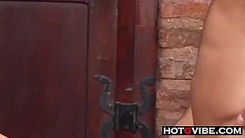 Puta rubia con doble penetración y polla grande