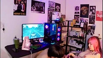 Gameuse amateure baisée avec suçons et levrette