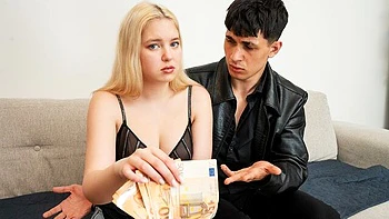 Брюнетка Николетта Куин с огромной жопой ебется в куколде