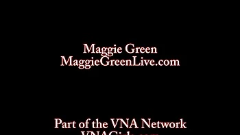 Maggie Green tetona chupa y se la follan a pelo en POV perrito