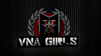 Maggie Green aguiche avec ses énormes seins naturels