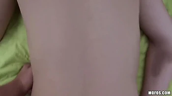 Samantha B follada anal hardcore junto al río