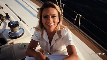 Milf blonde se fait baiser l’anus au gros sexe en POV