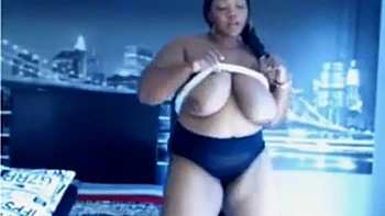 Пышногрудая BBW громко мастурбирует