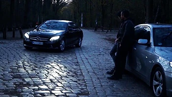 Petite Blondine Kitty Blair lutscht und schluckt