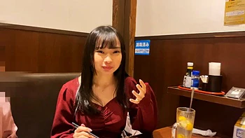 Japonesa amadora chupando e cavalgando cowgirl