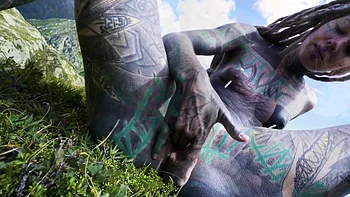 Rubia tatuada follada anal al aire libre POV