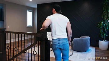 Ebony se fait lécher et sucer le cul par Zac Wild