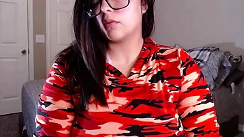 Becky, grosse poitrine et cul, baisée en levrette