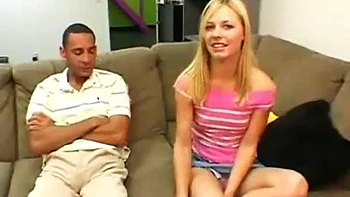 Amatrice blonde suce et baise en levrette