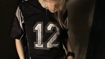 Adolescente cachonda Karsen se masturba al aire libre