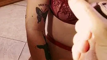 Брюнетка с глубоким горлом и трахом сзади