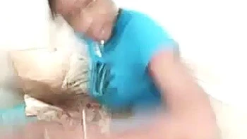 Ebony coquine se masturbe en solo amateur