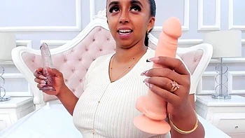 Стеиси делает горячий минет