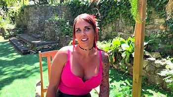 Lily n’aime pas attendre... et baise vite - Milf française