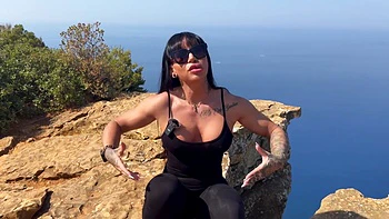 Pam a milf quer mordidas na sua bunda quente