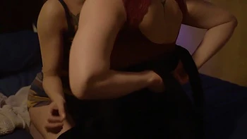 Lesbianas tatuadas follando duro en ambiente íntimo