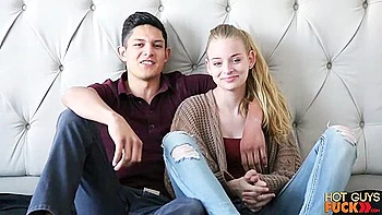 Adolescente negra Sarah fodida com um pau grande