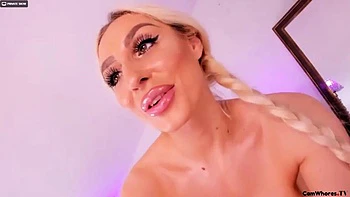 Loira vadia chupando e tirando a roupa