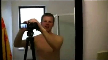 Brünette Amateurin Makayla Cox wird hart unter der Dusche gefickt