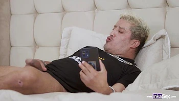 Milf latina con tetas grandes mamando y follando duro