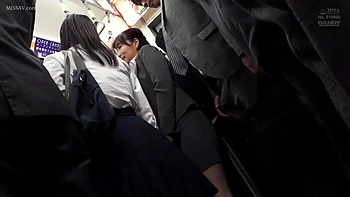 Asiatische Freundin draußen gefickt und innen vollgespritzt