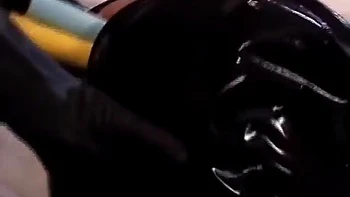 Debora & Sandrine en gros plan : doigtage, double pénétration et fist fuck