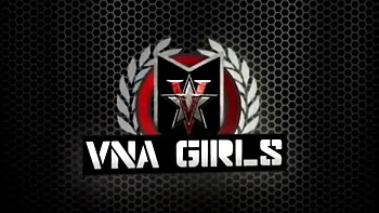 Charlee Chase se masturba con tetas grandes y vibrador