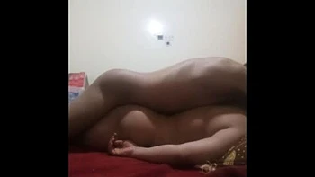 Арабская жена лижет киску мужа до оргазма крупным планом