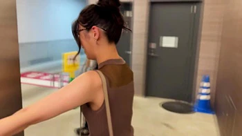 Japonais en levrette avec pisse et baise