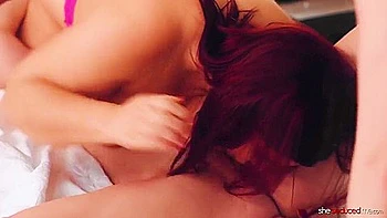 Выясняю, что моя невестка лесбиянка и пиздует с девками