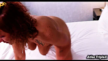 MILF amateur chupa profundo y la cogen a cuatro patas 4K