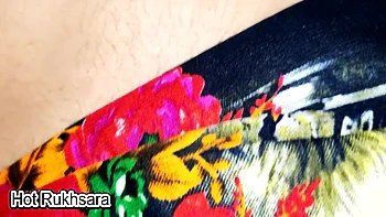 BBC fode a buceta apertada da meia-irmã indiana durante compras no festival