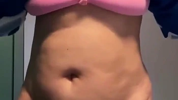 Verführung im Büro-Klo endet mit Solo-Orgasmus