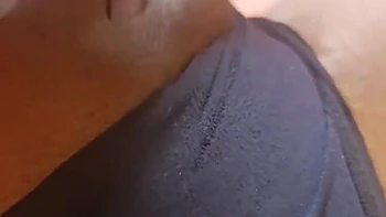 Плохая девственница дрочит грязную индийскую киску