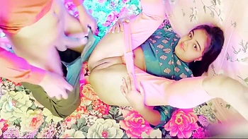 Indisches Dorfmädchen fickt das erste Mal und will meinen dicken Schwanz