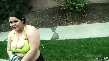 Fette Mexikanerin mit Riesenarsch und Titten fickt interracial