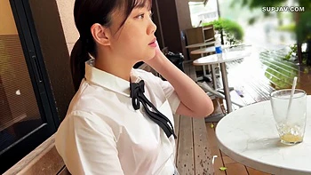 Jeune asiatique suce dur