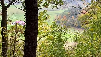 Немка-любительница LizaRoxx сосет в глотку во время похода в Альпах