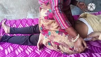 Деси индийская бабхи жестко трахнули в анал и миссионерку