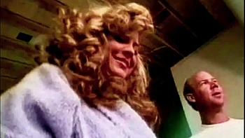 Blonde vintage suce fort et baise en missionnaire