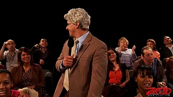 MILF chupa e monta com peitos grandes no doggy