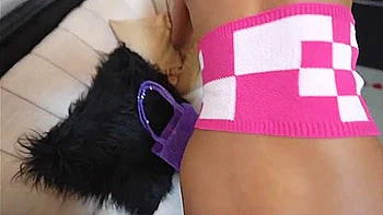 Meia-irmã salva o Dia dos Namorados com foda de pau preto