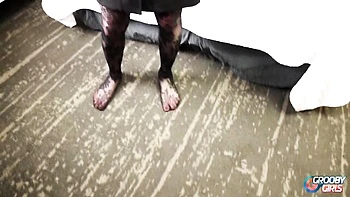 Hailey se fait baiser avec un gode irrésistible