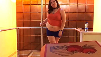 Толстая BBW танцовщица на пилоне стриптиз и трах