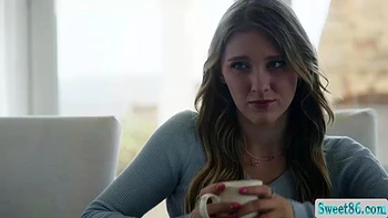 Sentada na cara da minha amiga milf enquanto a fodo com os dedos