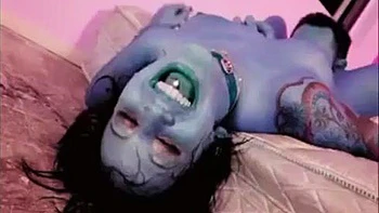 Regan Reese suce et baise hardcore seins énormes en POV