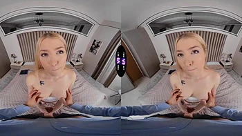 Angel Ayyla lässt Bücher links liegen und reitet den harten Schwanz ihres Freundes