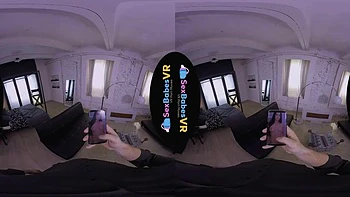 Rose chupa e cavalga pau em VR morena