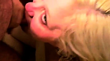 PolkCountyTNslut81 lutscht und schluckt dicken Schwanz